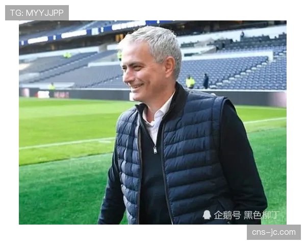 赛前训练开放日,记者观察到美因茨重点演练了由后场发动纵深直塞的套路 赛前训练开放日,记者观察到美因茨重点演练了由后场发动纵深直塞的套路